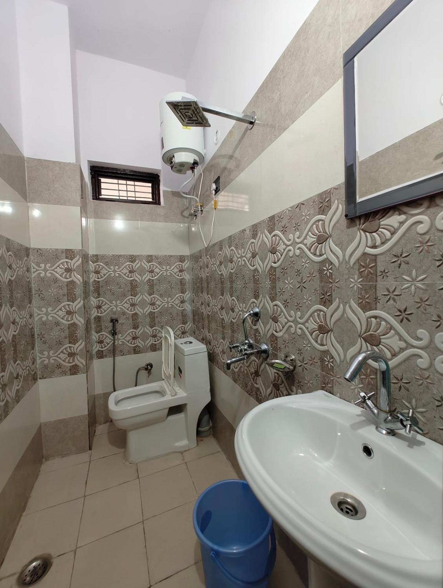 Hotel Abhishek Chamoli Exterior photo
